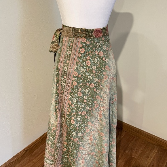 Cienna Wrap Floral Maxi Skirt - Reversible Print - Picture 6 of 7